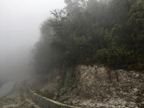 Hutan sepanjang jalan ke Bádáꞌ
