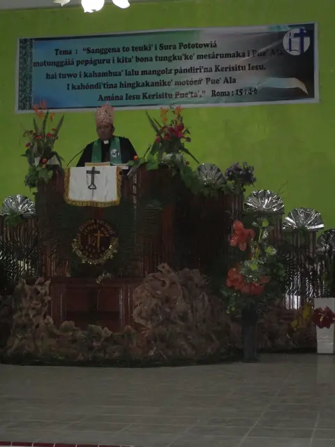 Pimpinan Ibadah Peluncuran Pdt. Dr. Tertius Lantigimo 