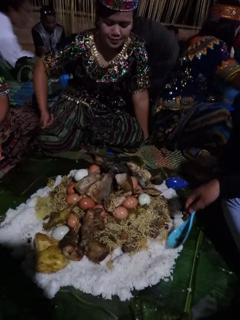 Makan sehidangan dalam budaya Bádáꞌ (Modulu-dulu)