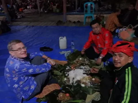 Makan sehidangan dalam budaya Bádáꞌ (Modulu-dulu)