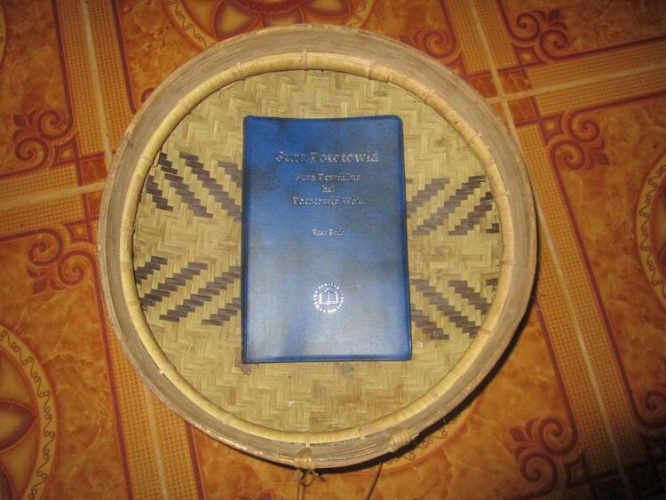 Alkitab bahasa Bádáꞌ