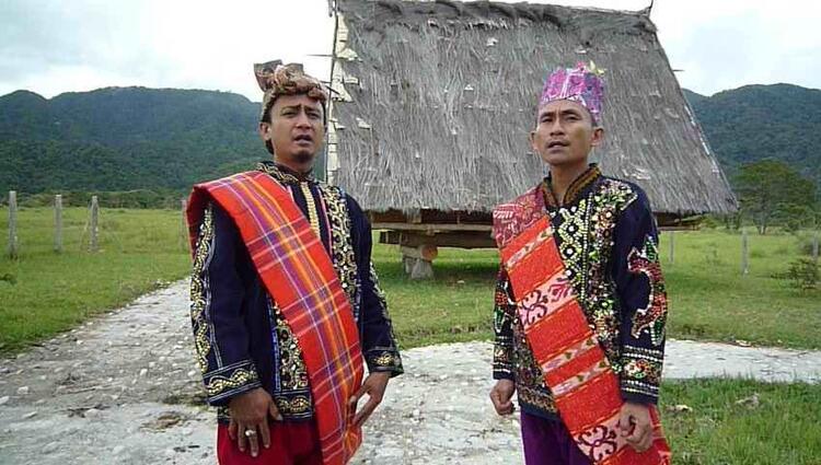 Penyanyi lagu Bádáꞌ